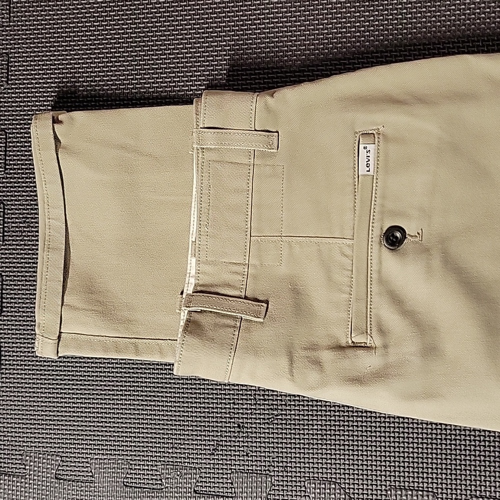 Levi's khaki's size 32/32